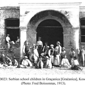 Shkolle Serbe ne Gracanice Kosove foto nga Fred Boissonnas